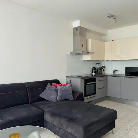 2 Bed Sleeps 6 - Free Parking - Pets Prague