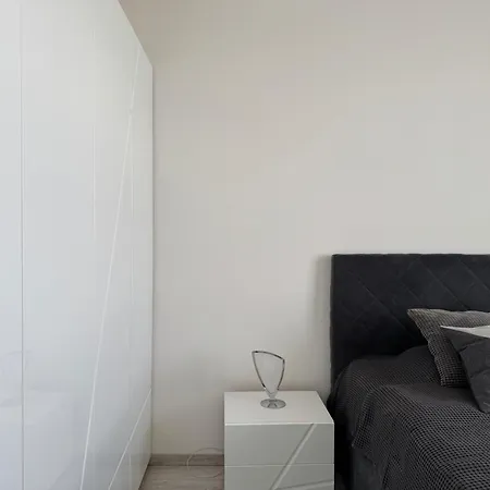 Apartment 2 Bed Sleeps 6 - Free Parking - Pets