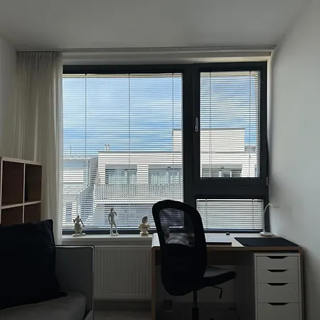 2 Bed Sleeps 6 - Free Parking - Pets * Prague