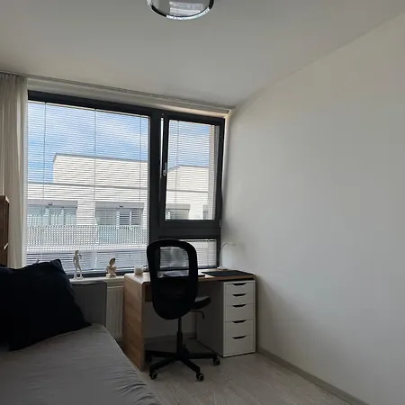 2 Bed Sleeps 6 - Free Parking - Pets Apartment *